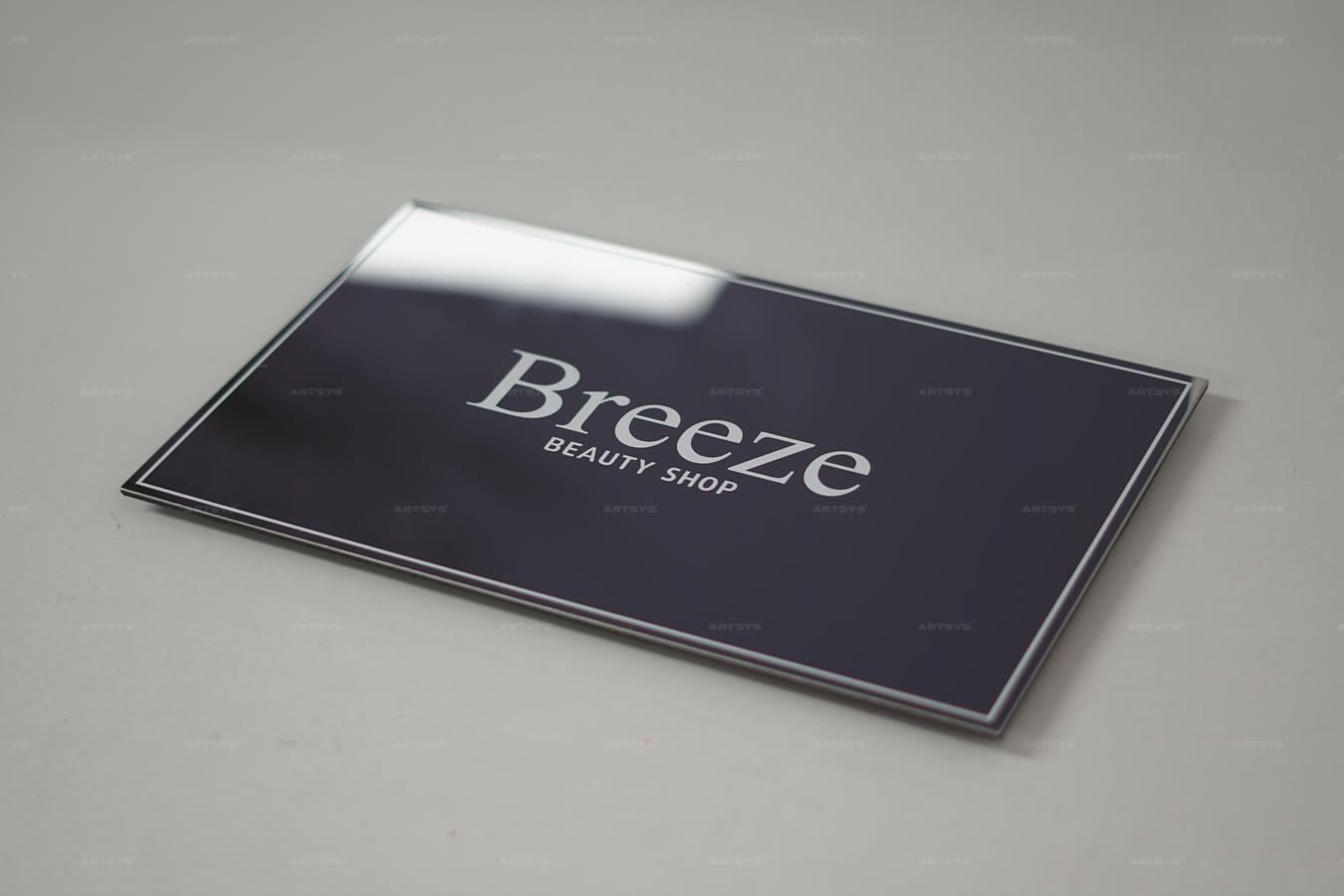 아트시스의 미러 아크릴로 제작된 Breeze 뷰티샵 간판